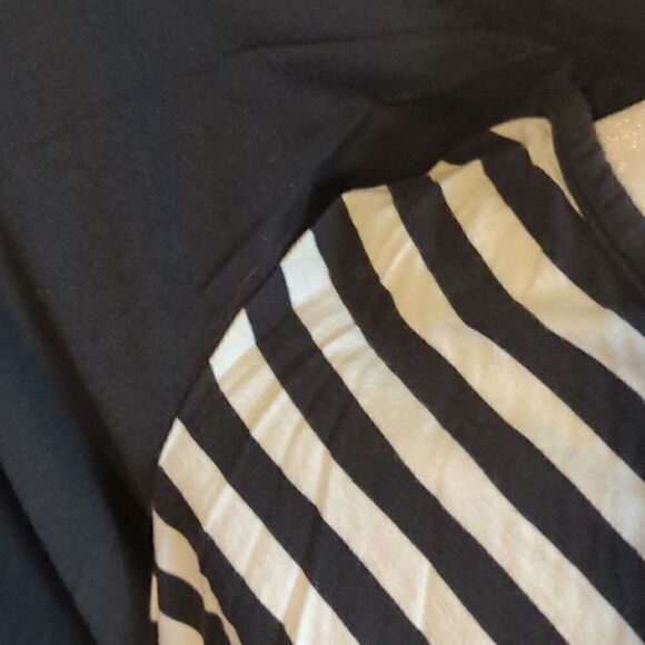 CHELSEA studio large 2 in 1 top attached short sleeve with black white v stripes - Picture 7 of 10